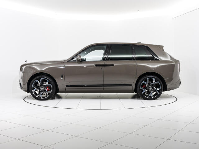 Rolls-Royce ブラックバッジカリナン 7