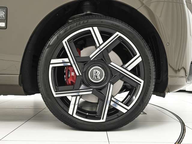 Rolls-Royce ブラックバッジカリナン 8