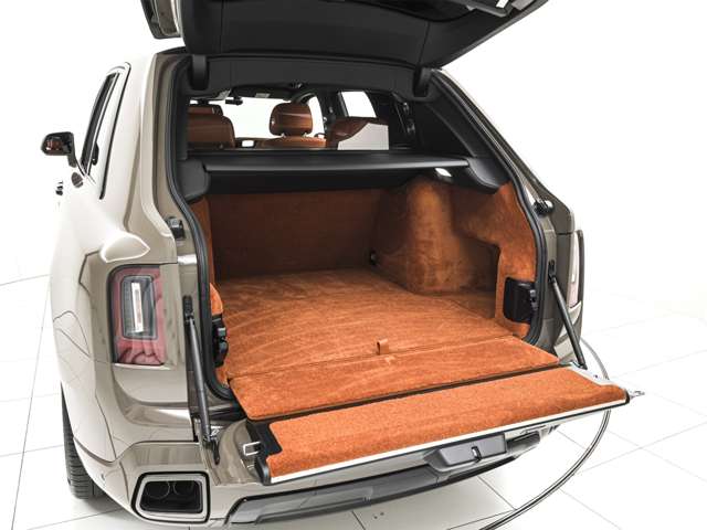Rolls-Royce ブラックバッジカリナン 10