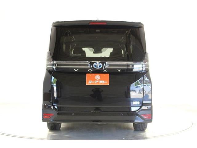 Toyota Voxy 11