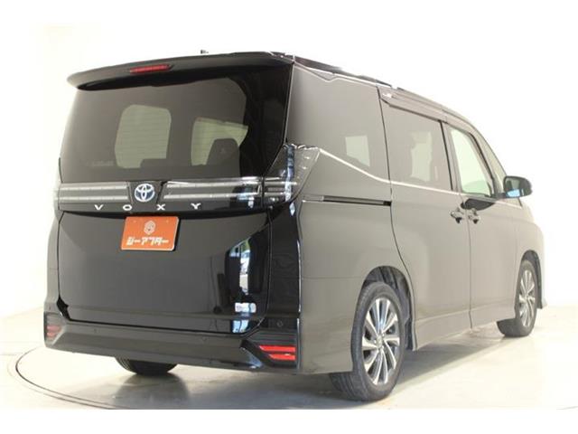 Toyota Voxy 12