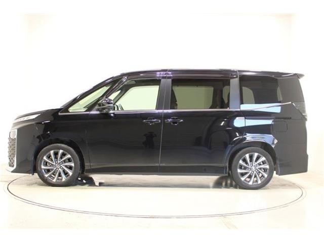 Toyota Voxy 9