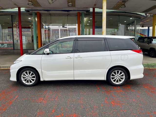 Toyota Estima 4