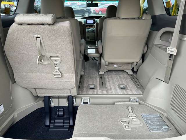 Toyota Estima 8