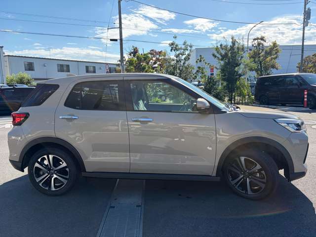 Daihatsu Rocky 7