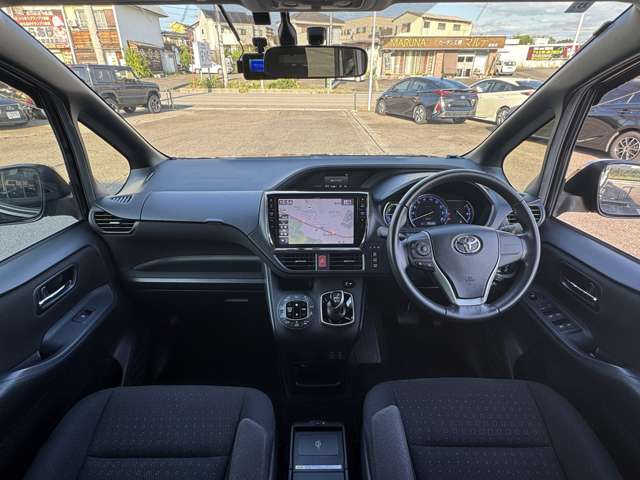 Toyota Voxy 2