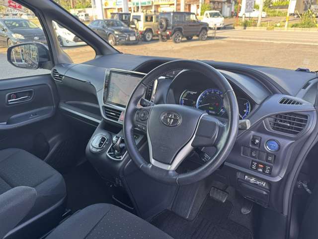 Toyota Voxy 9