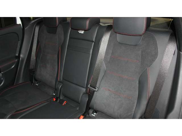 Mercedes-Benz GLA-Class 11