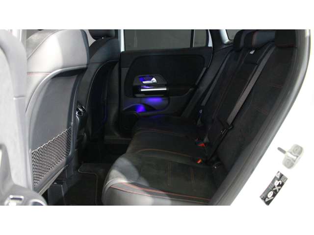 Mercedes-Benz GLA-Class 12