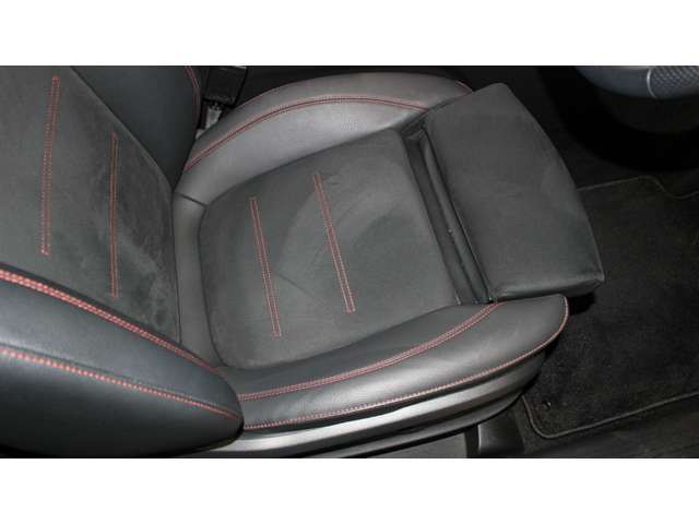 Mercedes-Benz GLA-Class 10