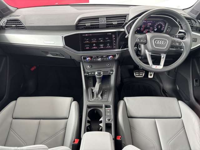 Audi Q3 4