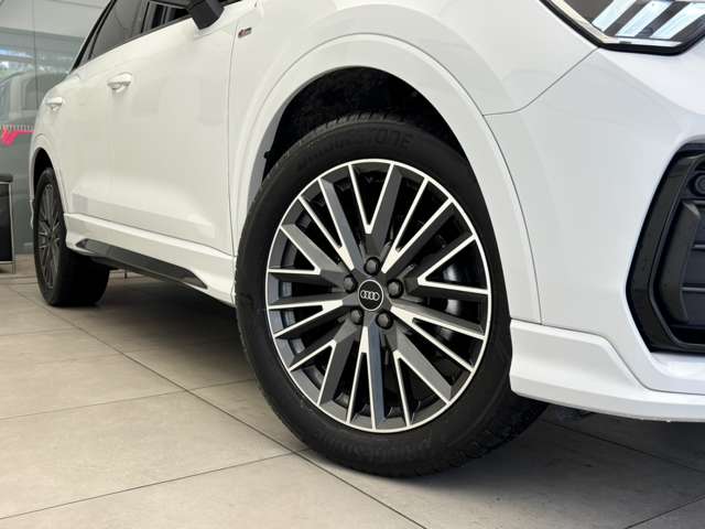 Audi Q3 10