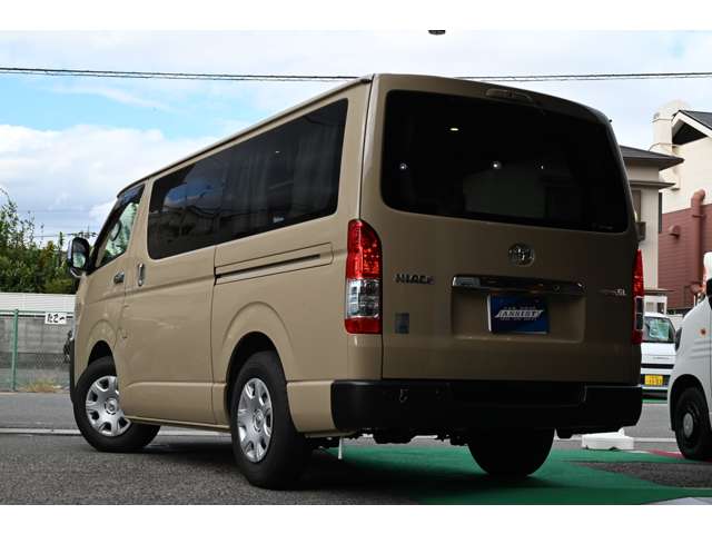 Toyota Hiace Van 11