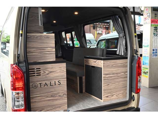 Toyota Hiace Van 3