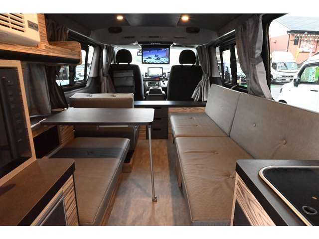 Toyota Hiace Van 5