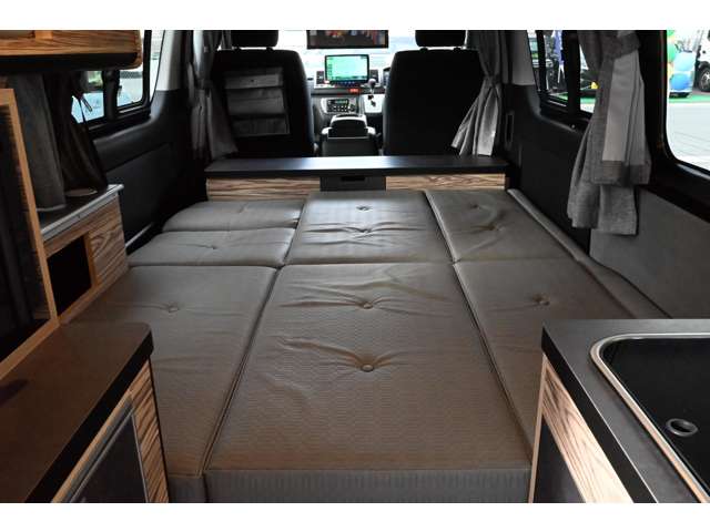 Toyota Hiace Van 6