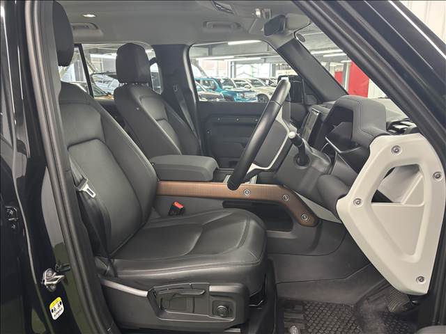 Land Rover Defender 7