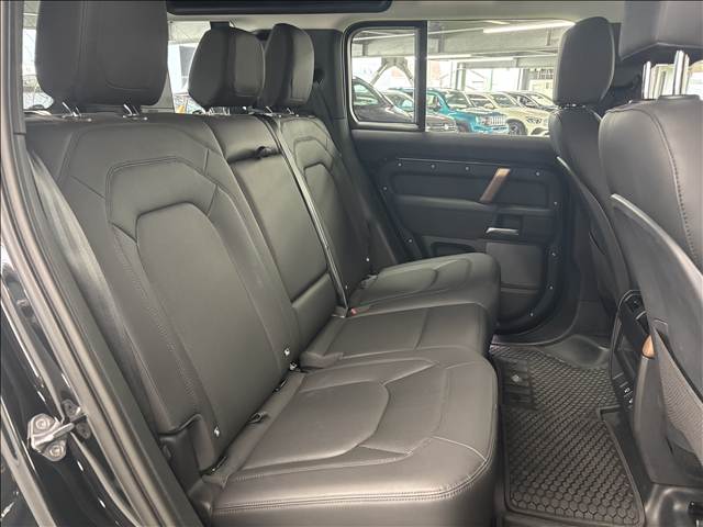 Land Rover Defender 8