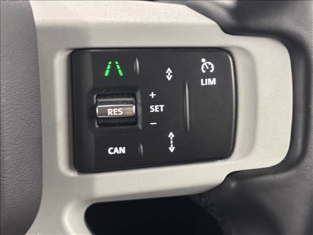 Land Rover Defender 10