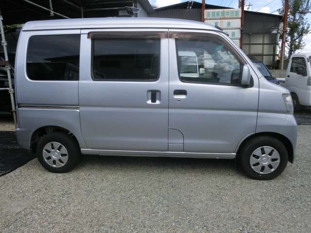 Daihatsu Hijet Cargo 4