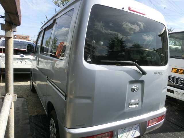Daihatsu Hijet Cargo 9
