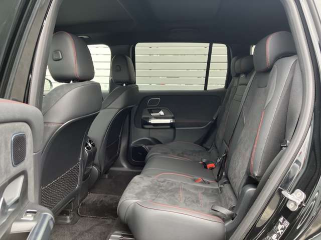 Mercedes-Benz EQB 11