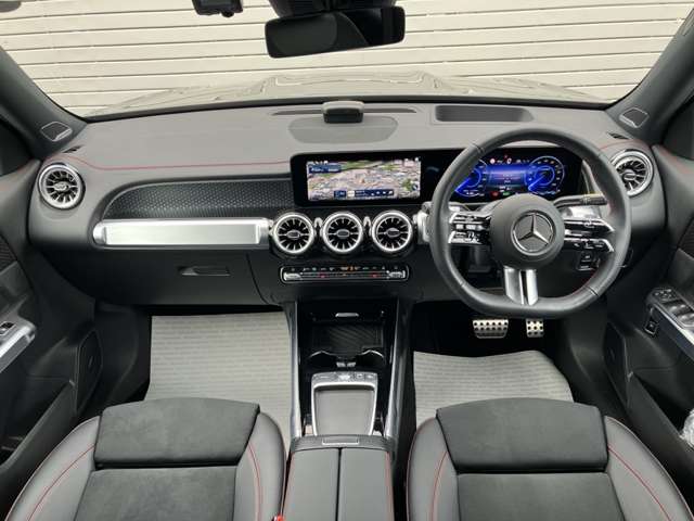 Mercedes-Benz EQB 8