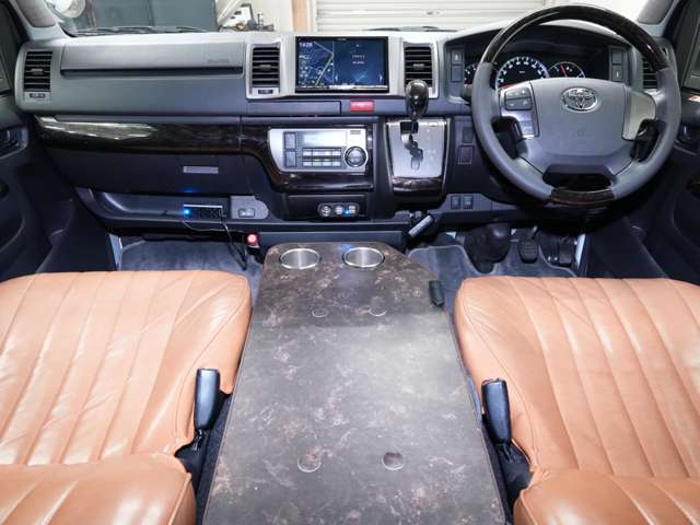 Toyota Hiace Van 6