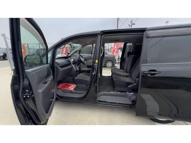 Toyota Voxy 3