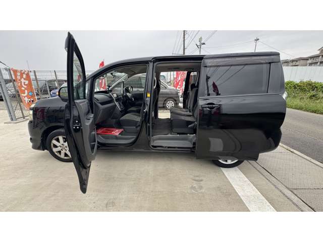 Toyota Voxy 5