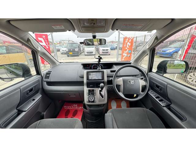 Toyota Voxy 8