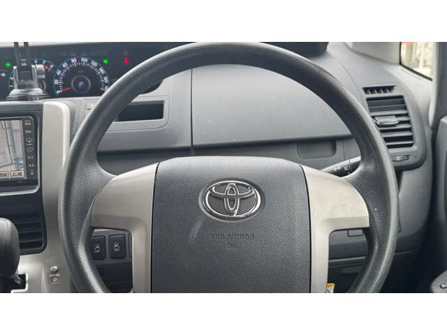 Toyota Voxy 9