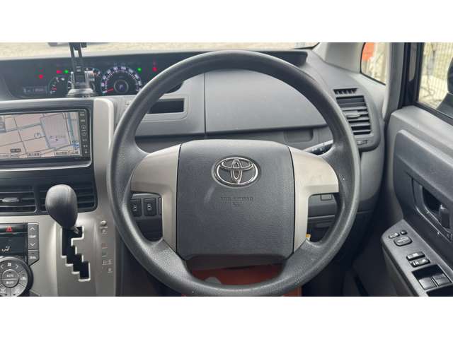 Toyota Voxy 10
