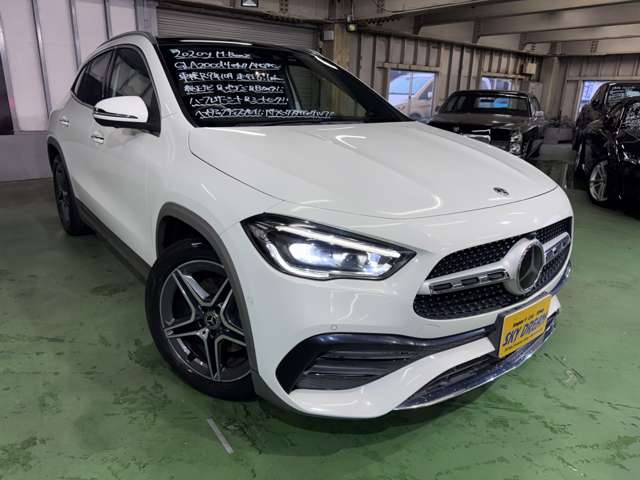 Mercedes-Benz GLA-Class 11