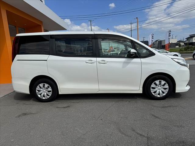 Toyota Noah 11