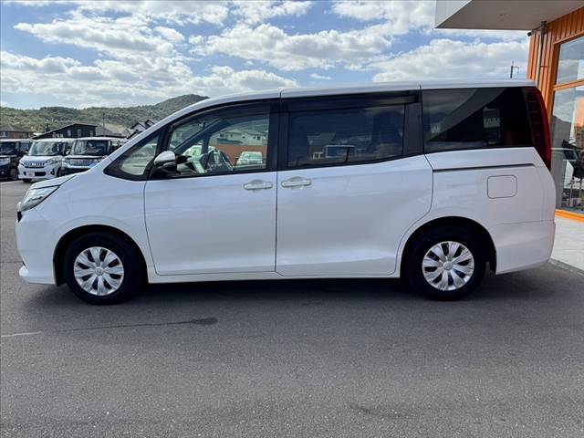 Toyota Noah 12