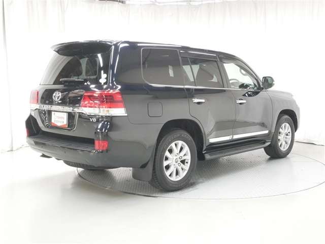 Toyota Land Cruiser 200 3