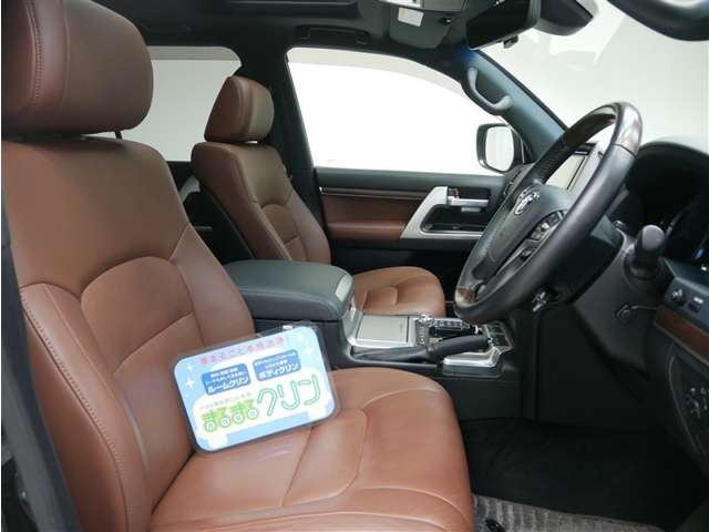 Toyota Land Cruiser 200 4