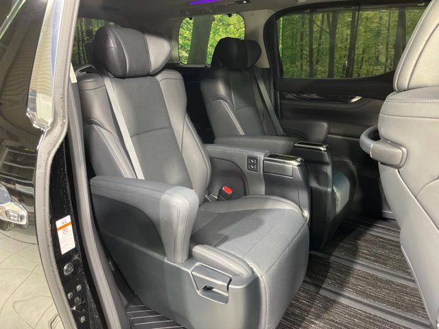 Toyota Alphard 9
