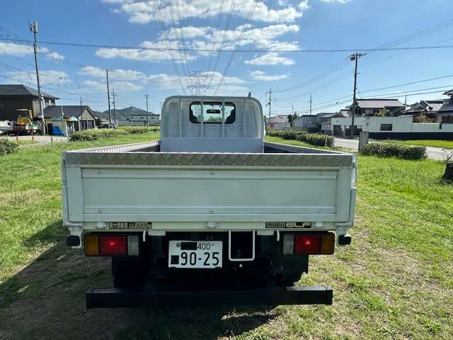 Isuzu Elf 7