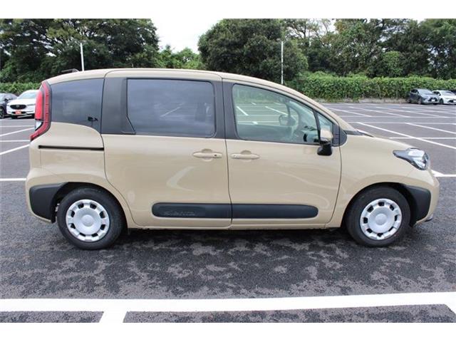 Toyota Sienta 11