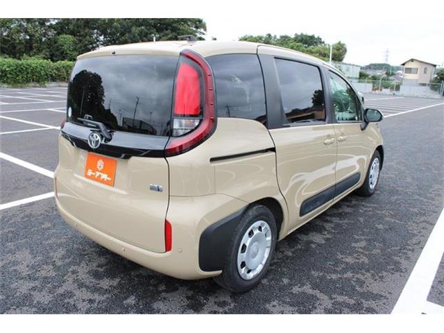 Toyota Sienta 12