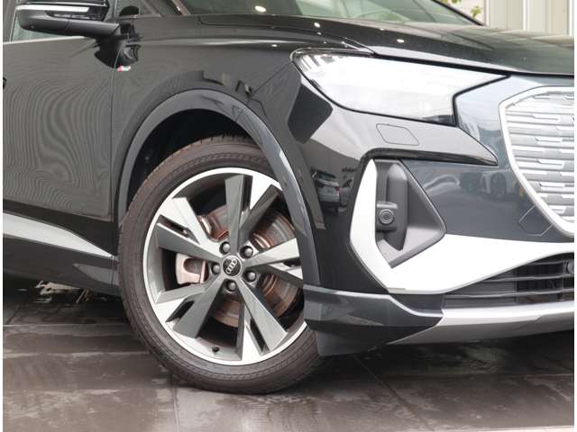 Audi Q4 e-tron 4