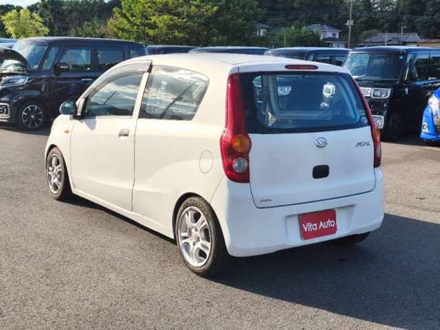 Daihatsu Mira 12