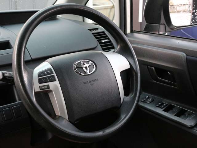 Toyota Voxy 12