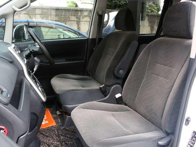 Toyota Voxy 5