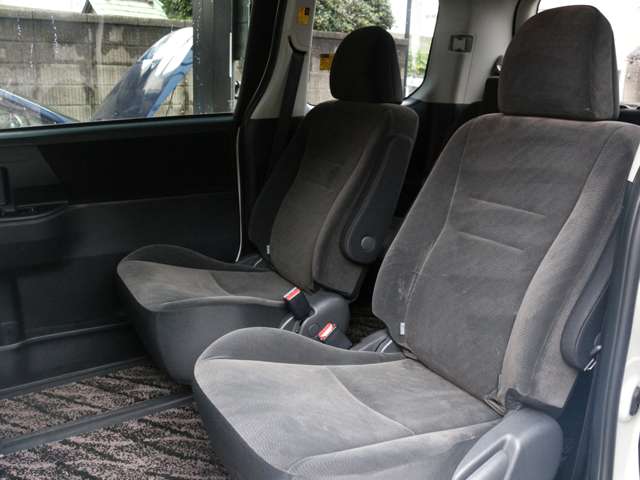 Toyota Voxy 6