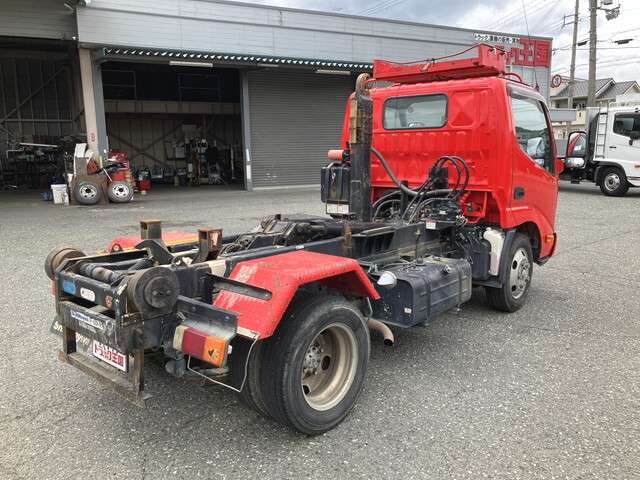 Hino Dutro 2