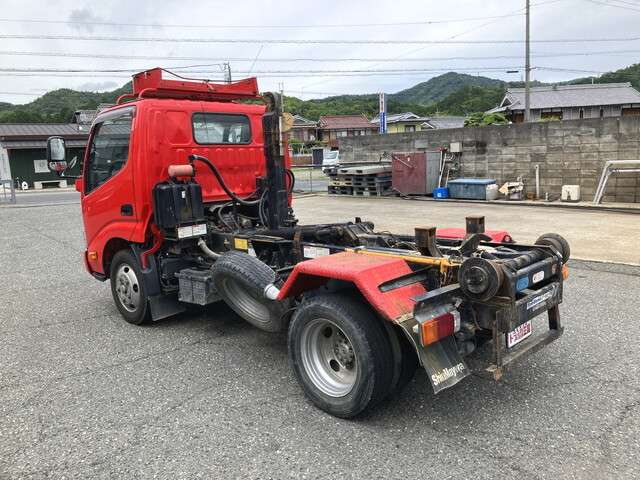 Hino Dutro 3