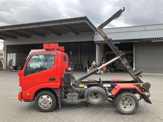 Hino Dutro 4